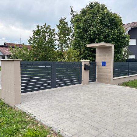 Kod Dide - Entry With Pin 0-24H Apartamento Slavonski Brod Exterior foto