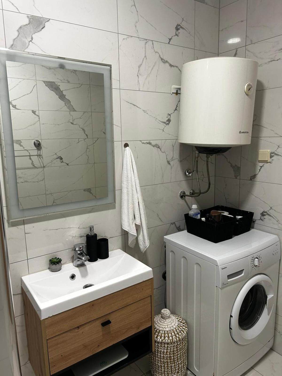 Kod Dide - Entry With Pin 0-24H Apartamento Slavonski Brod Exterior foto