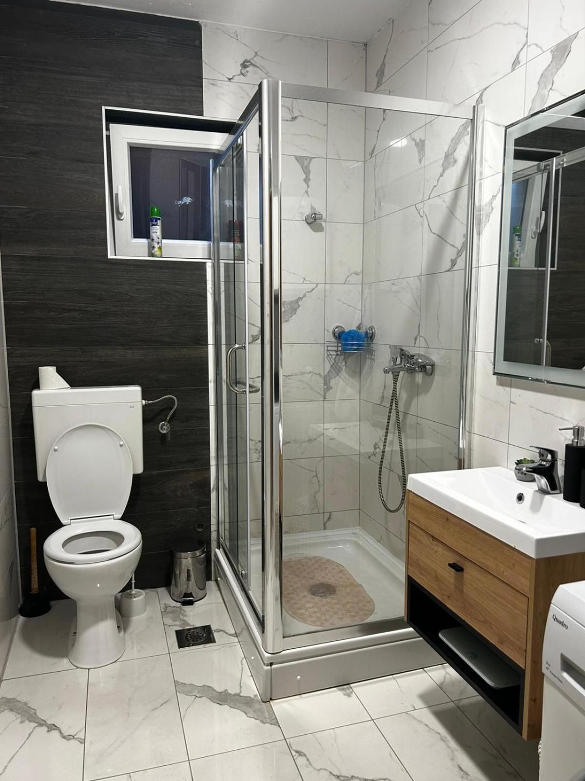 Kod Dide - Entry With Pin 0-24H Apartamento Slavonski Brod Exterior foto