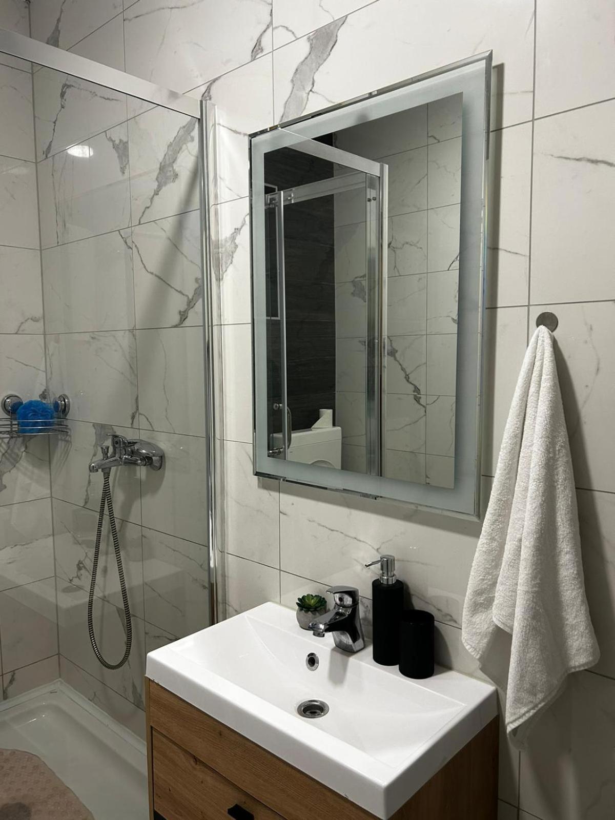Kod Dide - Entry With Pin 0-24H Apartamento Slavonski Brod Exterior foto
